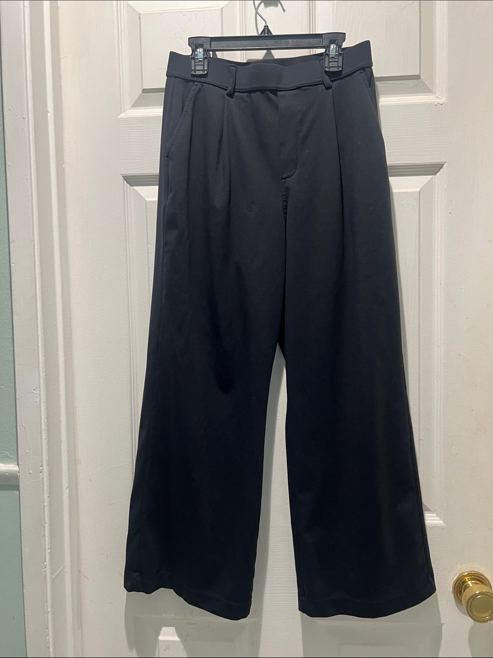 HALARA Wide-Leg Trousers in Black